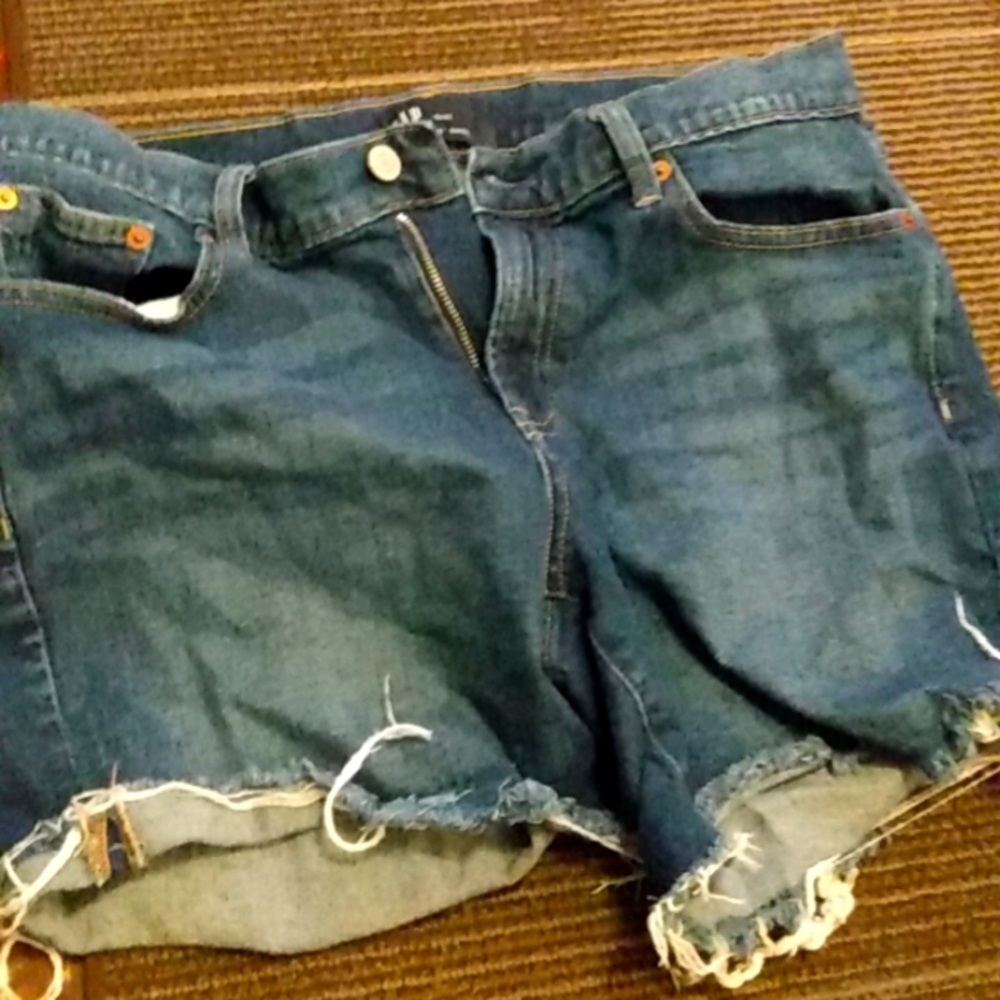 Gap shorts